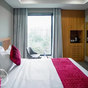 **** Hotel Saltstayz Select - Golf Course Road & Sector 57 India